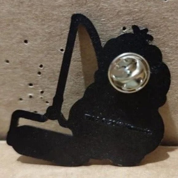 Mario Kart Lakitu Collectible Lapel Pin - Picture 3 of 3